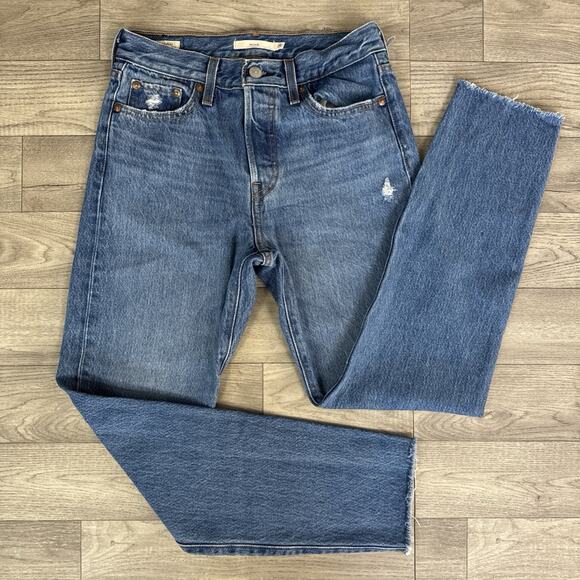 Levi's Distressed Frayed Hem Slim Leg Wedgie Jeans Medium Wash sz 26 - Picture 1 of 9